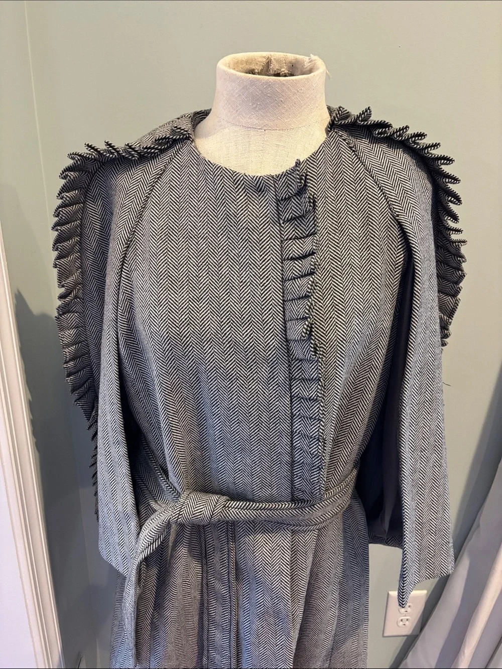 OLIVIA PALERMO FOR BANANA REPUBLIC herringbone cape blazer jacket ruffle S coat